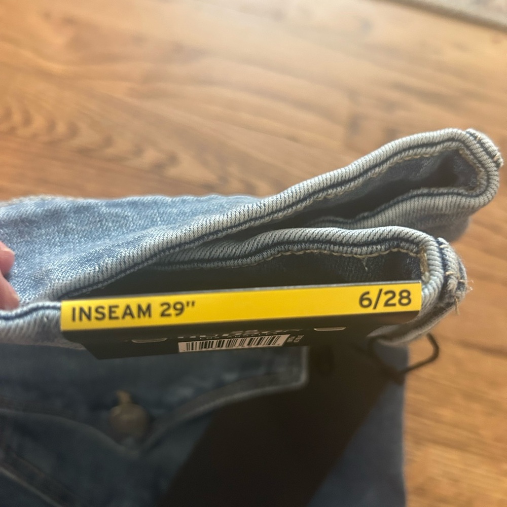 NWT Hudson brand Women’s Sz 28/6 Straight Leg Slim Fit Mid-Rise Jeans - Picture 7 of 8